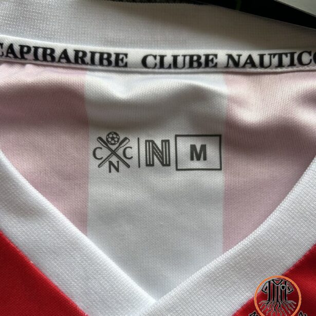 Miniatura de Camisa Futebol Náutico – Modelo Feminina 2024 – Branca e Vermelha