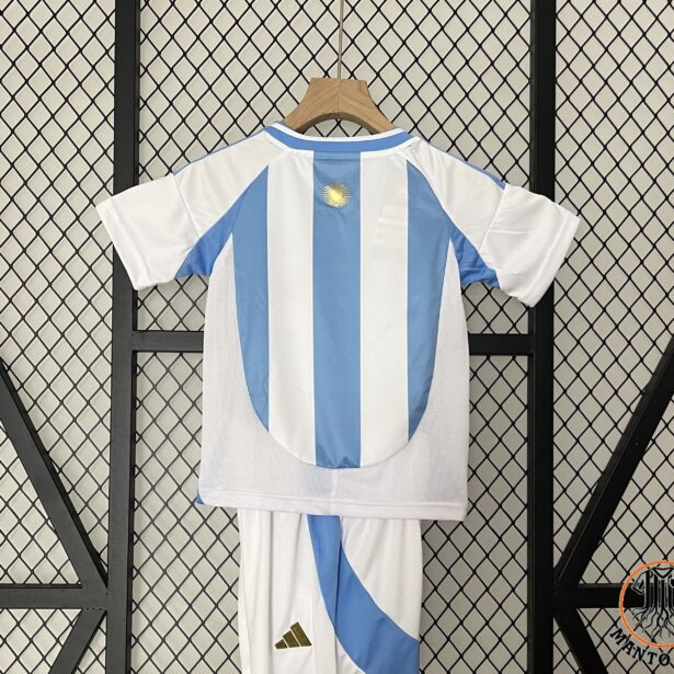 Miniatura de Kit Infantil Camisa e Shorts Futebol Argentina – Retrô Copa 2022