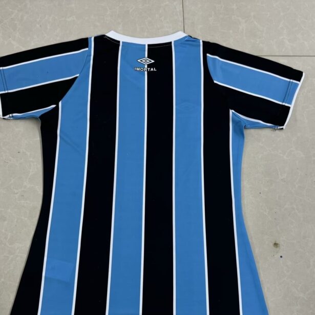 Miniatura de Camisa Futebol Grêmio – Modelo Feminina 2024 – Azul e Preto