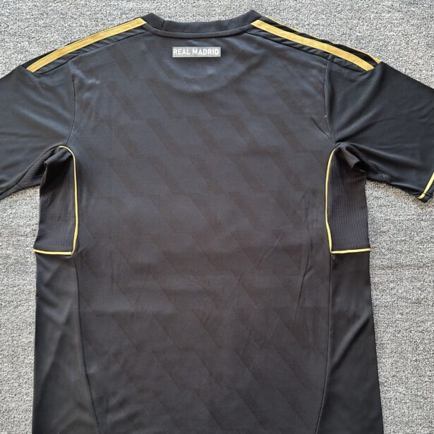 Miniatura de Camisa Futebol Real Madrid – Modelo Retrô 2012