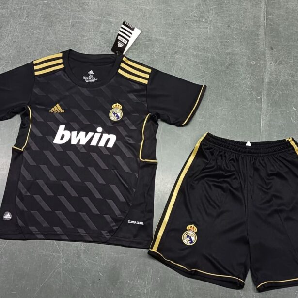 Kit Infantil Camisa e Shorts Futebol Real Madrid - Retrô 2008