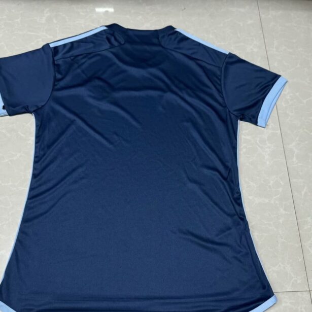 Miniatura de Camisa Feminina Futebol Cruzeiro – Modelo 2024 – Azul Escuro