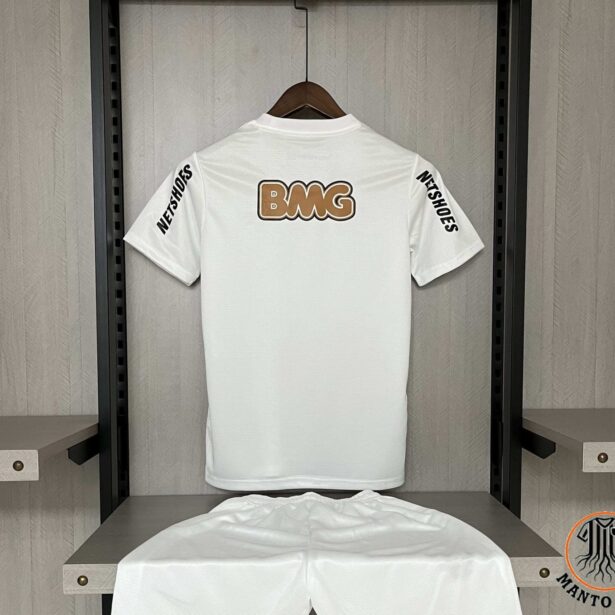Miniatura de Kit Infantil Camisa e Shorts Futebol Santos – Retrô 2012 – Mandante