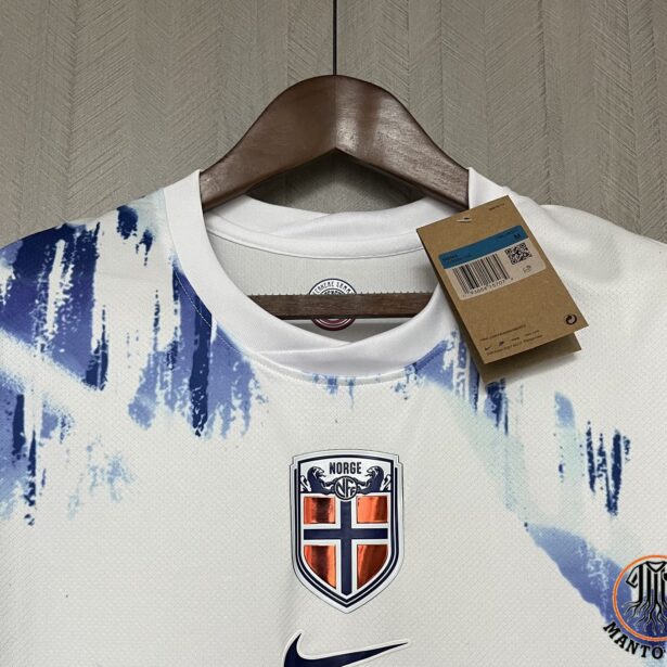 Miniatura de Camisa Futebol Seleção da Noruega – Modelo 2025